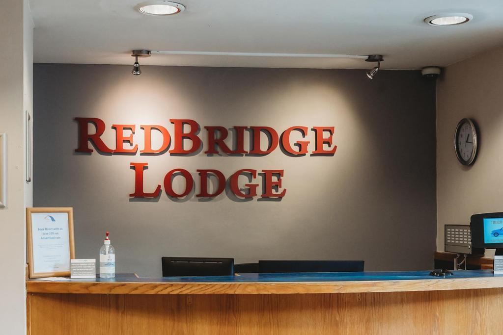 Redbridge Lodge Ilford Extérieur photo